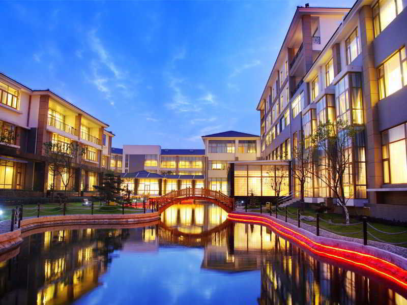 Royal Tulip Hotel Zhujiajiao Shanghai Exterior photo